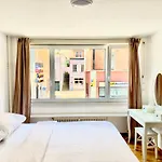 City Apartment - Close To Town - By Pa